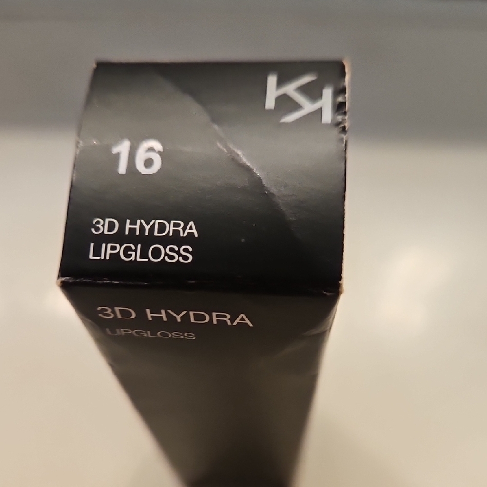 3D Hydra Lip Gloss in Black Packaging - Picture 9 of 14